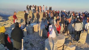 Dünya'nın 8. Harikası Nemrut Dağı’na ziyaretçi akını