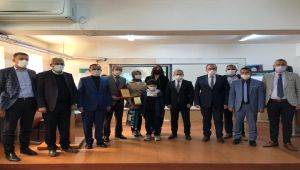 'Dünya Su Günü' yarışmasında Türkiye 2'ncisi Elifnaz Kaya'ya plaket