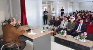 Eğitimci-Yazar Ömer Demirbağ öğrencilerle ahlak ve sorumluluk bilinci üzerine buluştu