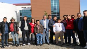 Eğlenmekte Engel Tanımadılar