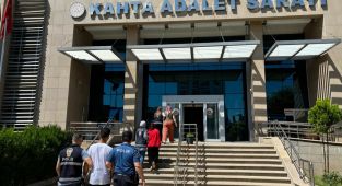 Ehliyet sınavı için yapay zeka düzeneğiyle yakalanan 3 şüpheli gözaltına alındı