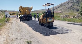 Elbistan’da kırsal mahalle yolları iyileşiyor