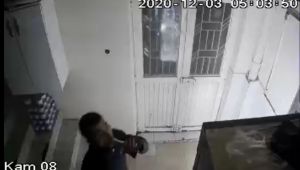 Elinde içeceği ile girdiği işyerlerinden 500 lira para çaldı - Videolu Haber