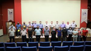 Emekli olan personellere plaket verildi