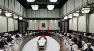 Emekliye yüzde 5 daha zam yapıldı emekli maaşı alt sınırı 10 bin TL oldu