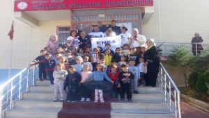 ENKA’dan Öğrencilere Kırtasiye ve Kıyafet Yardımı