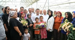 Erbaa'nın çiçek üretimi Bakan Yumaklı'nın dikkatini çekti: Yılda 20 milyon çiçek üretimi