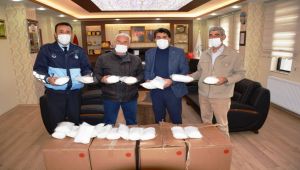 Erdemoğlu’ndan Besni Belediyesine 10 Bin Adet Maske Desteği