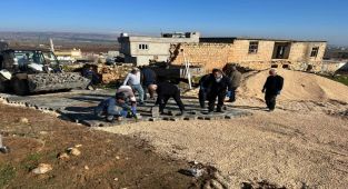 Erdemoğlu’ndan Kesmetepe’ye kilitli parke taşı desteği