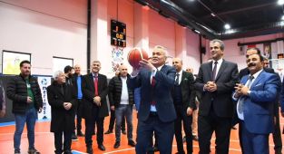 Erdemoğlu tarafından yapılan dev spor kompleksi törenle açıldı
