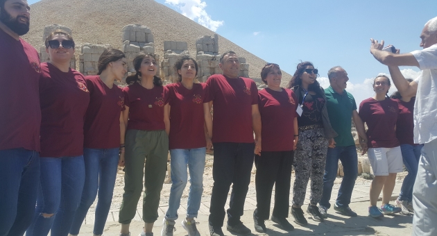 Ermeni Grup'tan Nemrut Dağı'nda Barış Çağrısı