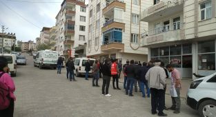Eşi ve 2 çocuğunu depremde kaybeden öğretmen kızını tabancayla vurup, intihar etti