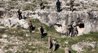 Eşini ve 2 akrabasını öldüren şüpheli sağlık kontrolünden geçirildi - Videolu Haber