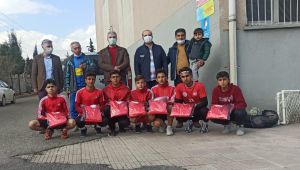 Eski futbolcu geldiği yeri unutmadı