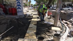Eski Kahta Caddesi’nde kaldırım düzenlemesi