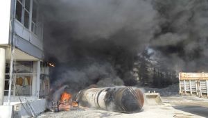 Eski valilik bahçesinde atıl durumdaki tanker patladı - Videolu Haber