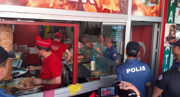 Esnaflar Arasındaki Kavgayı Polis Engelledi - Videolu Haber