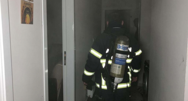Evde Çıkan Yangında 2 Kişi Dumandan Etkilendi