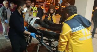Fabrikada alacak verecek kavgası: 2 yaralı