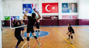 Filenin Sultanlarına özenerek voleybola başladılar - Videolu Haber