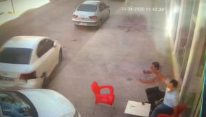 Fren yerine gaza basan sürücü iş yerine girdi: 1 yaralı - Videolu Haber