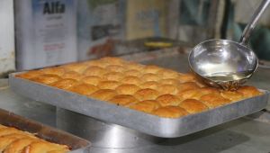 Gaziantep baklavasına rakip 'bademli baklava' - Videolu Haber