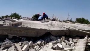 Gaziantep'te enkaz altında kalan 2 işçi kurtarıldı - Videolu Haber