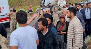 Gaziantep'te katliam gibi kaza: 8 ölü, 11 yaralı - Videolu Haber