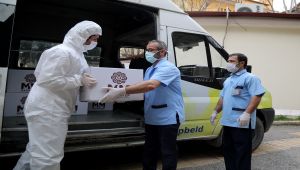 Gaziantep'te Sağlık Personellerine Tatlı Dağıtıldı