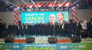 Gelecek Partisi'nden istifa eden 1080 kişi AK Parti'ye geçti