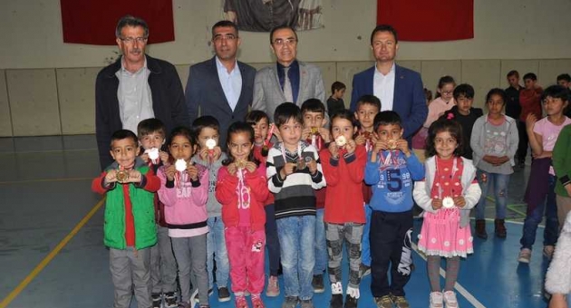Geleneksel Çocuk Oyunlarında Dereceye Girenler Ödüllendirildi