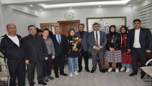 Genç Masa Tenisi Takımından Kaymakam İmamoğlu’na Ziyaret