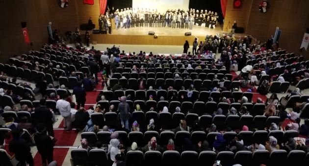 Gençler, Hafızlık Tacını Giydi