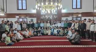 Gençler sabah namazında buluştu