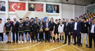 Gençlik ve Spor İl Müdürü Fikret Keleş'i ziyaret
