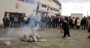 Gençlik ve Spor Müdürlüğü’nde yangın söndürme eğitimi verildi