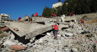 Gerçeği aratmayan deprem tatbikatı