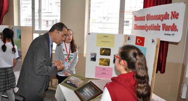Gölbaşı Atatürk Ortaokulu'nda Bilim Fuarı Açıldı
