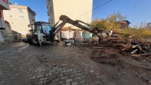 Gölbaşı Belediyesinden Metruk Binaların Yıkım Çalışması