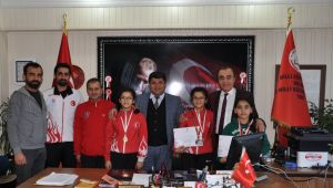 Gölbaşı Eskrim Sporcuları İlçe Milli Eğitim Müdürüne Ziyaret