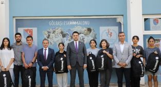 Gölbaşı Eskrim Sporcularına malzeme desteği