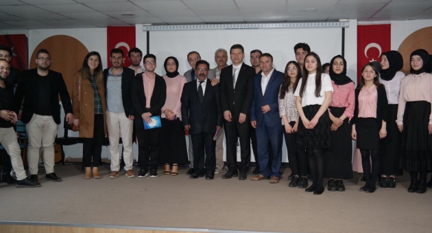 Gölbaşı Fen Lisesi’nden Şiir Dinletisi