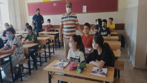 Gölbaşı Milli Eğitim Şube Müdürlerinden öğrencilerine tebrik ziyareti