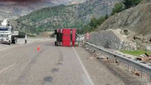 Gölbaşı'nda Arı Kovanı Dolu Kamyon Devrildi: 2 Yaralı - Videolu Haber