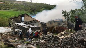 Gölbaşı'nda Çıkan Yangında Ev Kullanılamaz Hale Geldi - Videolu Haber