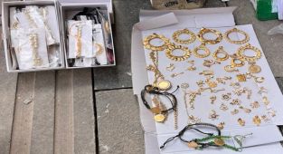 Gölbaşı'nda enkazdan çıkan kıymetli eşyalar sahiplerine teslime diliyor