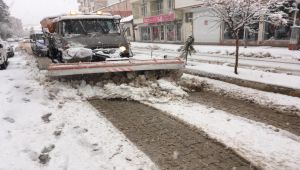 Gölbaşı'nda karla mücadele aralıksız devam ediyor