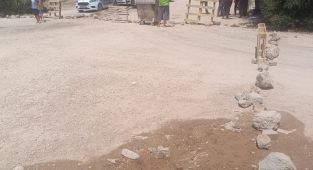 Gölbaşı’nda mahallelinin toz tepkisi:Yol taş ve sopalarla kapatıldı