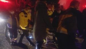 Gölbaşı'nda minibüs bahçe duvarına çarptı: 3 yaralı - Videolu Haber