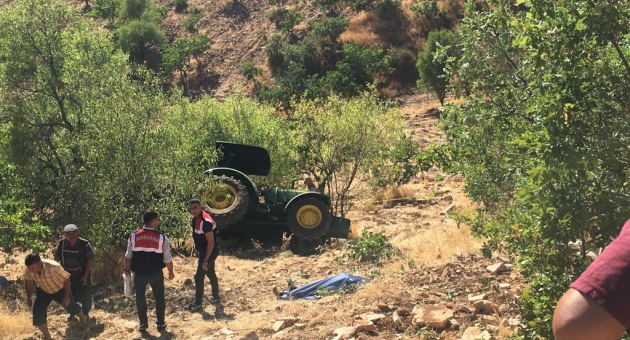 Gölbaşı'nda Traktör Şarampole Devrildi: 1 Ölü, 1 Yaralı